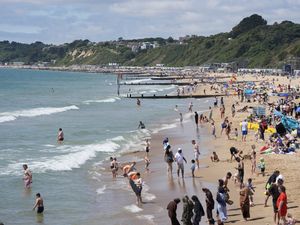 Supporting image for story: Search under way for man in water at Bournemouth Beach on hottest day of year