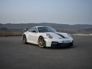 Supporting image for story: Porsche’s new 911 GT3 arrives on 25th anniversary of lightweight model
