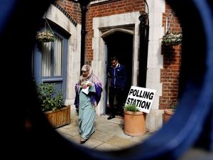 Supporting image for story: In graphic: Poll of polls with three days to go