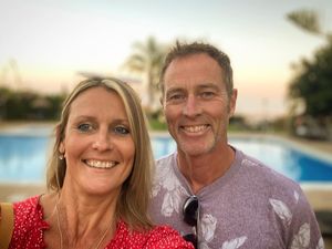Supporting image for story: Couple make first call home since being detained in Iran