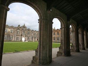 Supporting image for story: Head angle and facial expression key to looking bossy, study finds