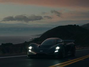 Supporting image for story: New Czinger 21C hypercar claims 0-60mph in under two seconds