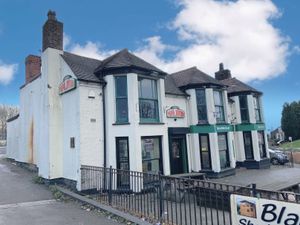 Supporting image for story: Former Dudley pub that's now a pizza takeaway to be sold at auction
