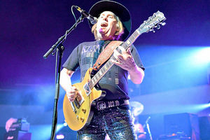Slade's Dave Hill belts out the hits