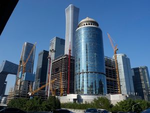 Supporting image for story: China cuts rates amid moves to help slowing economy