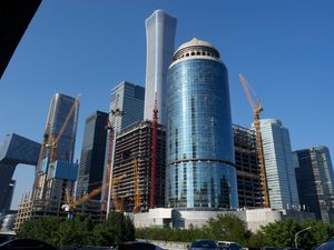 Supporting image for story: China cuts rates amid moves to help slowing economy