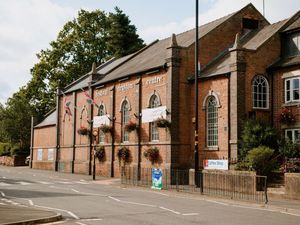 Supporting image for story: Voice of Roy Orbison to serenade town in tribute show