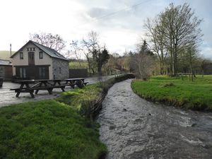 Stream at The Bridges Inn at Ratlinghope. (Photo: Jeremy Bolwell, CC BY-SA 2.0 via Wikimedia Commons)