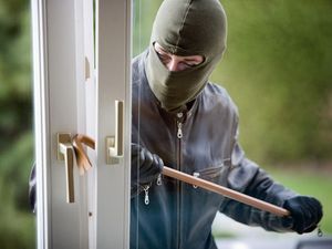 Supporting image for story: Just one in 11 crimes lead to charges in Shropshire and Mid Wales