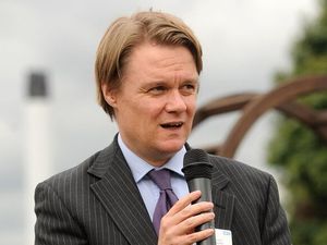 Supporting image for story: Government lockdown slogan 'unclear', says NHS chief