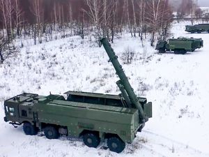 Supporting image for story: Russia threatens to strike UK military sites amid rising tensions over Ukraine