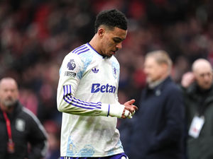 Supporting image for story: Unai Emery bemoans key moment in Aston Villa's defeat at Manchester United