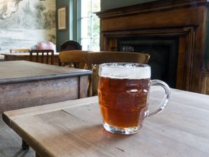 Supporting image for story: MPs back plans for ministers to ease pub last orders without Parliament debate