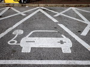 Supporting image for story: Insurance provider launches roadside charging rescue service for stranded EV owners