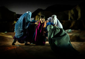 Sujaya Dasgupta (Laila) and ensemble. A Thousand Splendid Suns. Pamela Raith Photography