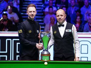 Supporting image for story: Barry Hawkins trying to stick with Judd Trump in UK Championship final