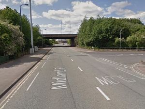 Supporting image for story: Temporary traffic lights planned for busy Darlaston road