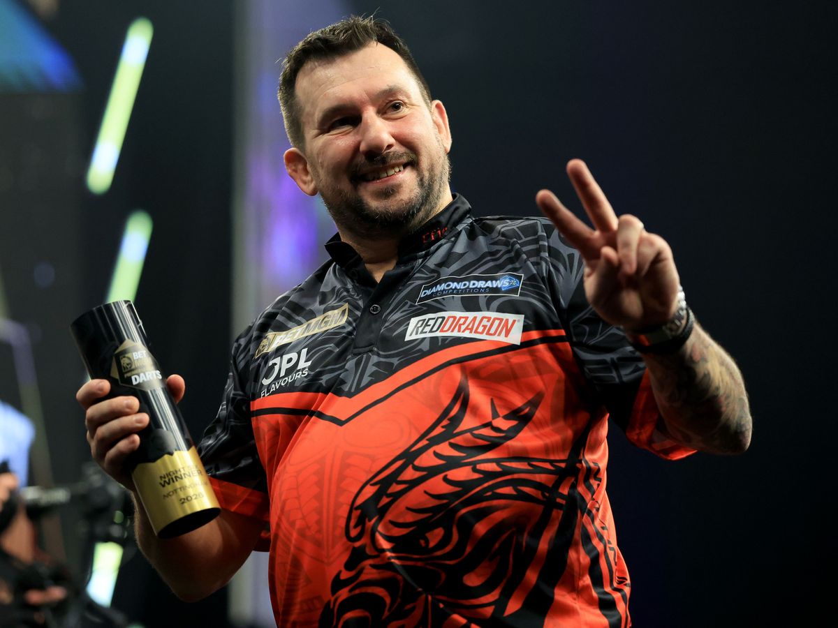 Jonny Clayton out to topple Luke Humphries and continue Premier League form