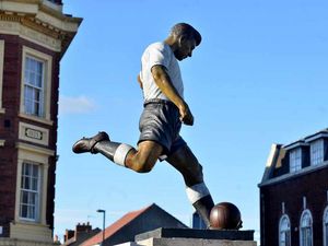 Supporting image for story: Monument in pride of place as Duncan Edwards statue returns to heart of Dudley