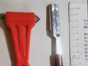 Supporting image for story: Cut-throat razor seized in robbery arrest