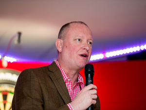 Supporting image for story: Speedway commentary legend Nigel Pearson dies aged 52