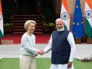 Ursula von der Leyen and Narendra Modi