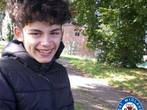 Supporting image for story: Wolverhampton teenager died from stab wound to chest during fight, jury told