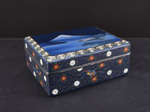 Supporting image for story: Japanese cloisonne box makes more than £3,000 at Shrewsbury auction