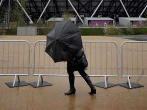 Supporting image for story: Heavy rain and wind to continue in West Midlands