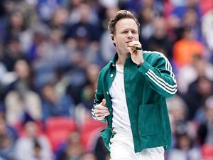 Supporting image for story: Olly Murs walks off stage in Glasgow after voice struggles