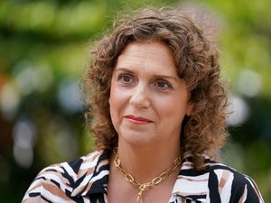 Supporting image for story: Captain Sir Tom Moore wanted family to keep money from his books, daughter says