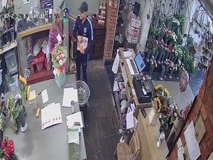 Supporting image for story: CCTV image of man released over theft