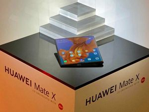 Supporting image for story: Huawei’s Mate X foldable phone ‘unlikely before November’