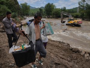 Supporting image for story: Dozens dead after flooding and landslides near Beijing