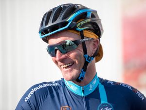 Supporting image for story: Former Wolves man Geoff Thomas plans final tour de force