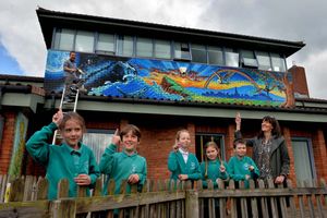Artist Rory McCann with headteacher Sue Relph and pupils Mia Jones, 7, Ben Watkins, 9, Evie Reeves, 9, Kieran Homer, 9 and Isabelle Jones, 8