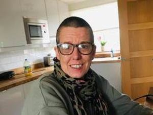 Supporting image for story: Helen's a fund-razor after braving shave for hearing charity