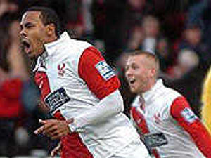 Supporting image for story: Yates' praise for 'unplayable' duo