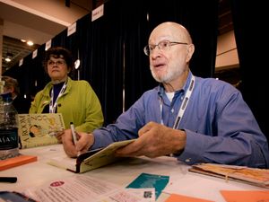 Jules Feiffer signs a book