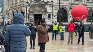 Bishop Dr. Desmond Jaddoo MBE at the Birmingham bins strike rally on Tuesday, January 27. Credit: Alexander Brock. Permission for use for all LDRS partners.