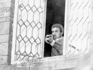 Supporting image for story: Gunman held police at bay for 17 days