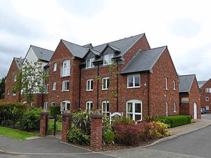 Supporting image for story: 'I'll cut price £1k each week until flat sells' - check out this bargain deal