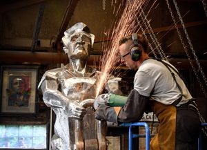 Metal artist Luke Perry with his new sculpture 'Fighting From Home'