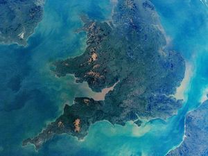 Supporting image for story: Nasa photo reveals UK as seen from the International Space Station