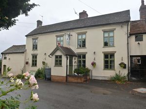 Supporting image for story: Exploding vacuum cleaner battery led to tragic death of popular Shropshire pub landlady