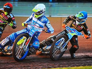 Supporting image for story: Wolves finish
with a flourish