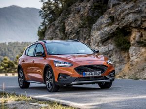 Supporting image for story: Ford enters CO2 pooling agreement with Volvo to avoid EU emissions fines