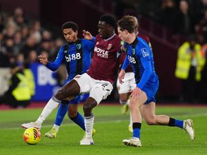 Supporting image for story: West Ham miss opportunity to give survival hopes boost after Bournemouth draw