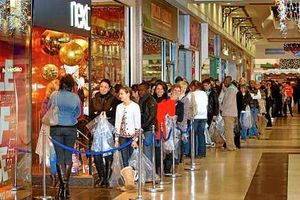 Supporting image for story: Hundreds queue in Telford for 6am sale