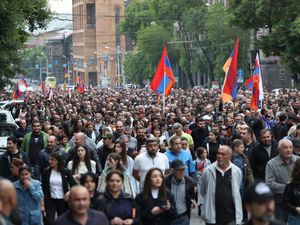 Supporting image for story: Armenians throng to the capital to demand prime minister’s resignation